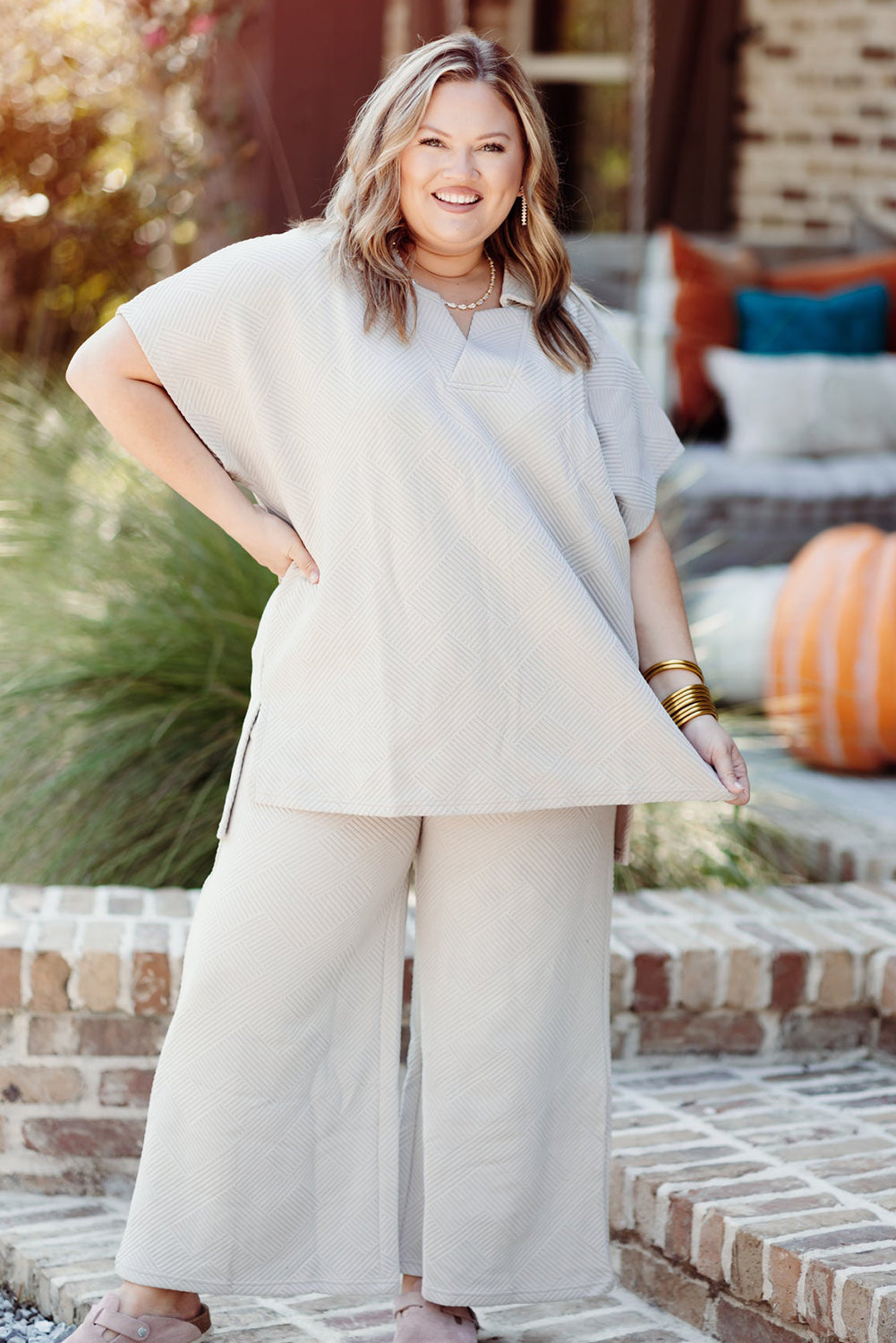 Beiges Plus Size Set aus strukturiertem Oberteil und Hose mit Kragen