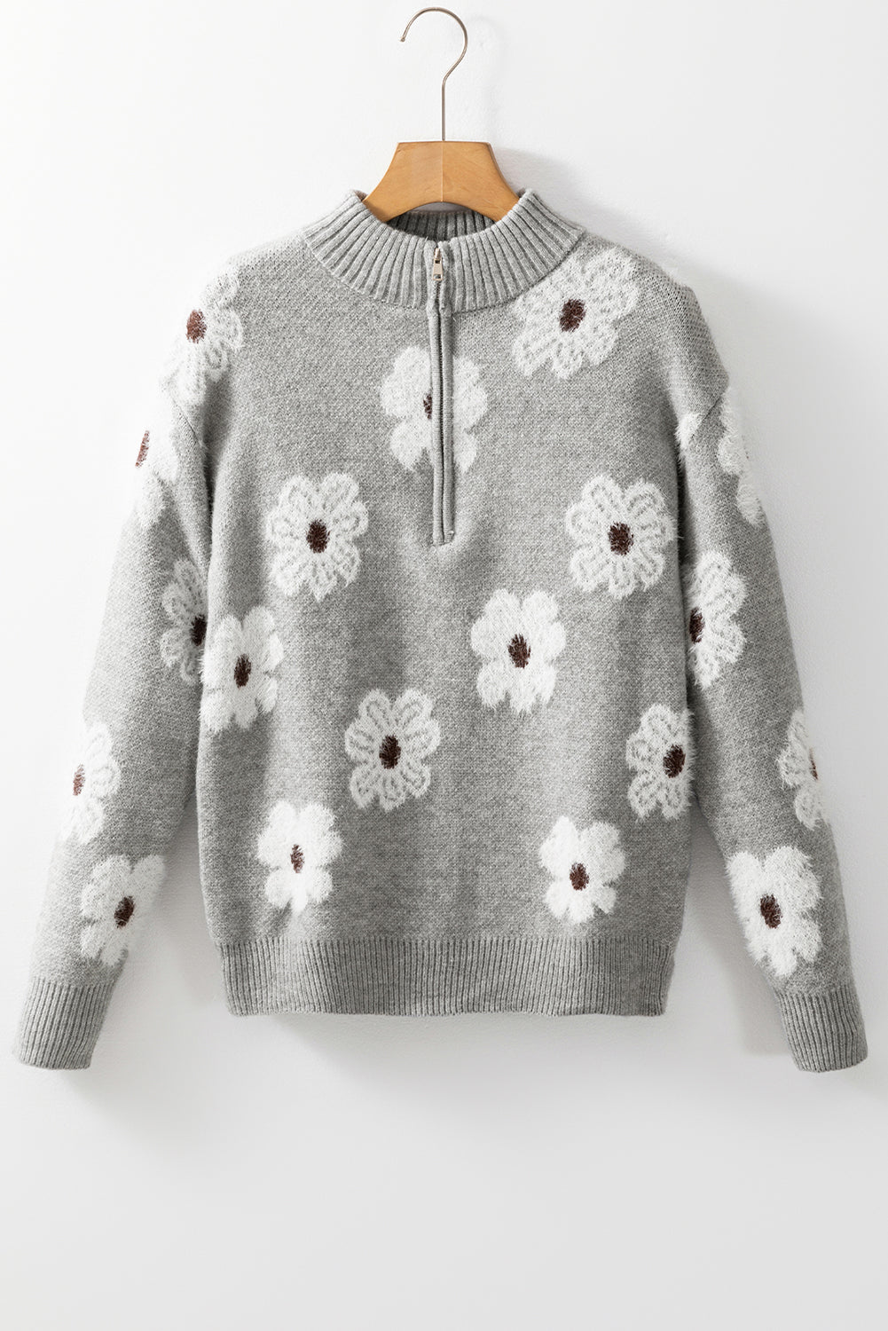 Grauer Pullover mit Blumenmuster und halblangem Reißverschluss sowie überschnittenen Schultern