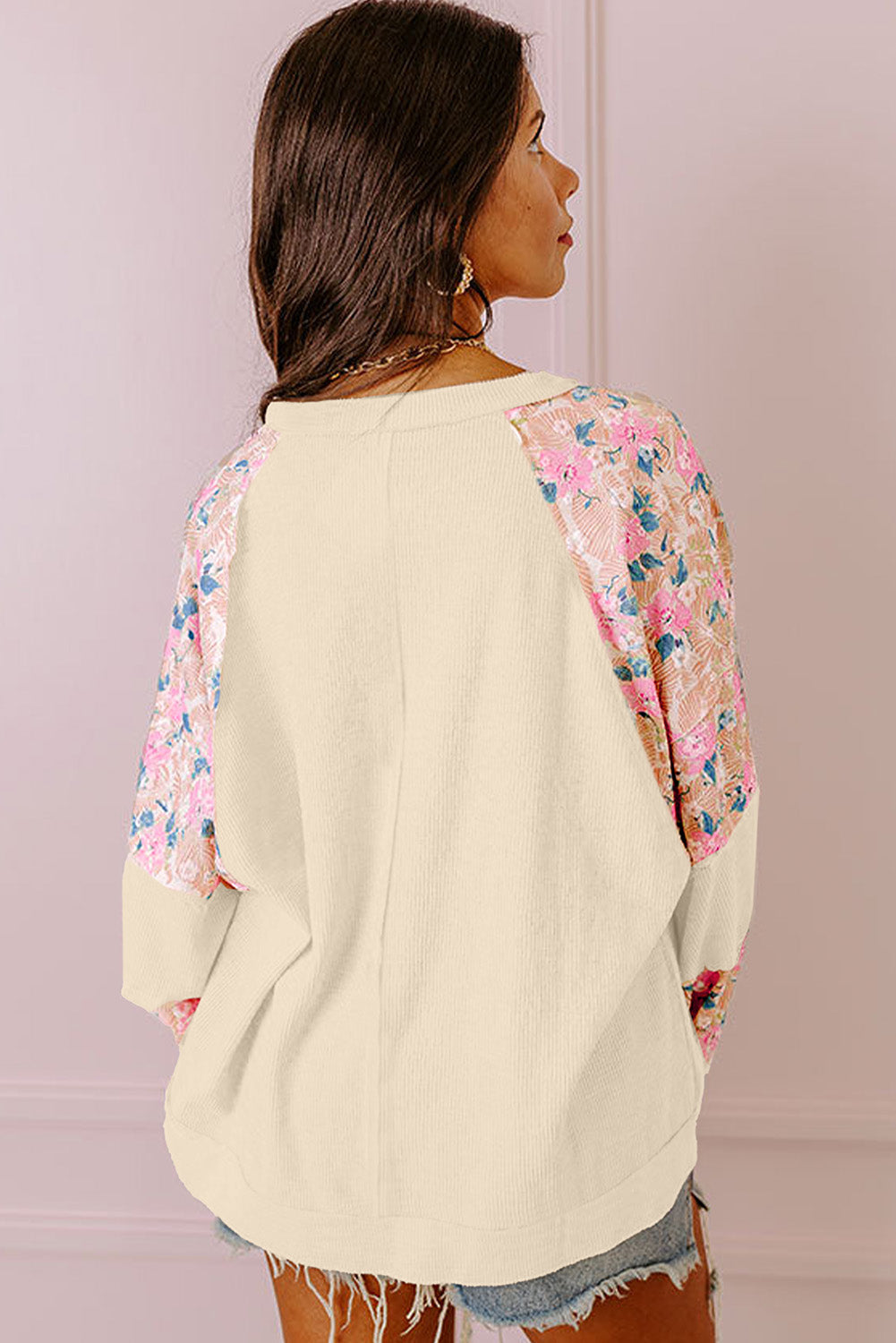 Aprikosenfarbene Bluse mit strukturiertem Patchwork und Ballonärmeln
