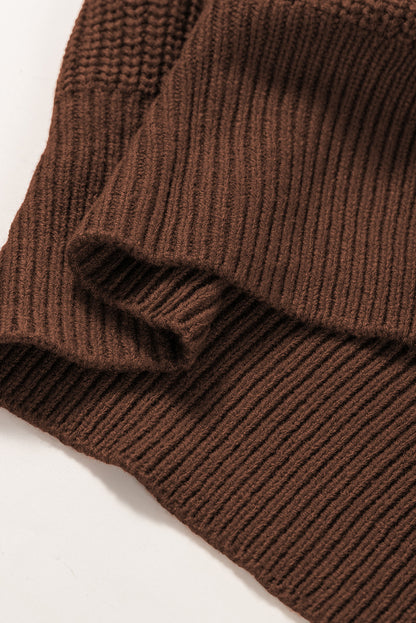 Braune Strickjacke mit grobem Strick und Reverskragen zum Knöpfen