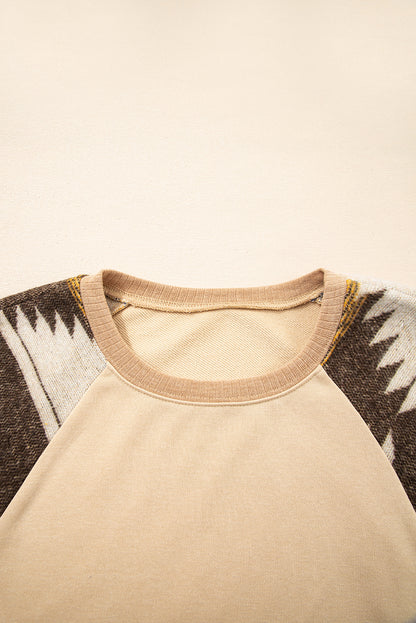 Helles französisches beiges Azteken-Patchwork-Raglan-Pullover-Sweatshirt