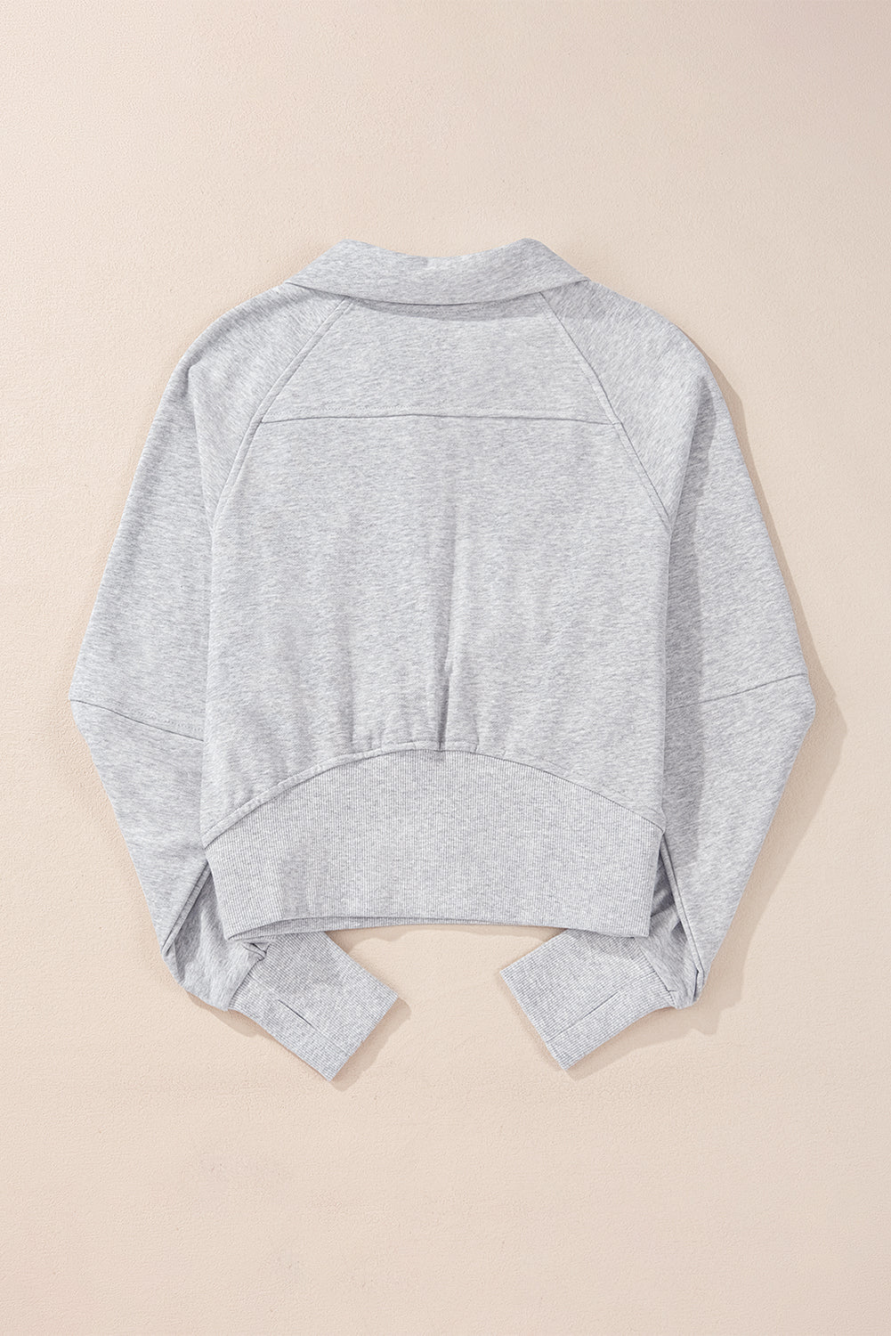 Hellgraues Sweatshirt mit Viertelreißverschluss, Stehkragen und Kängurutasche