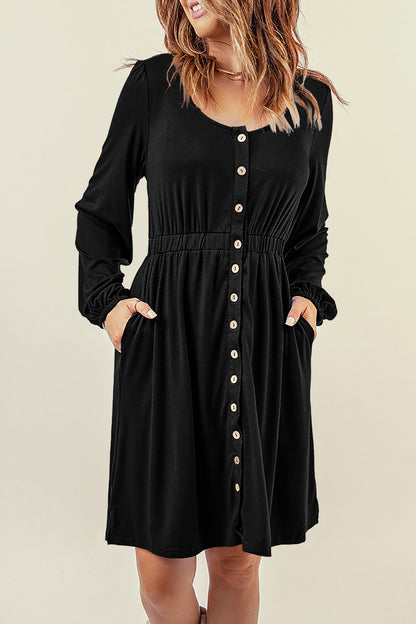 Schwarzes Kleid mit Knopfleiste und hoher Taille und langen Ärmeln