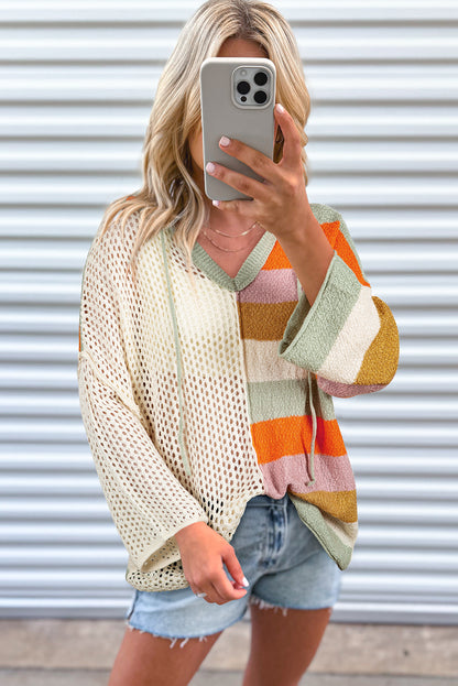 Beigefarbener Oversize-Kapuzenpullover mit Farbblockdesign und V-Ausschnitt