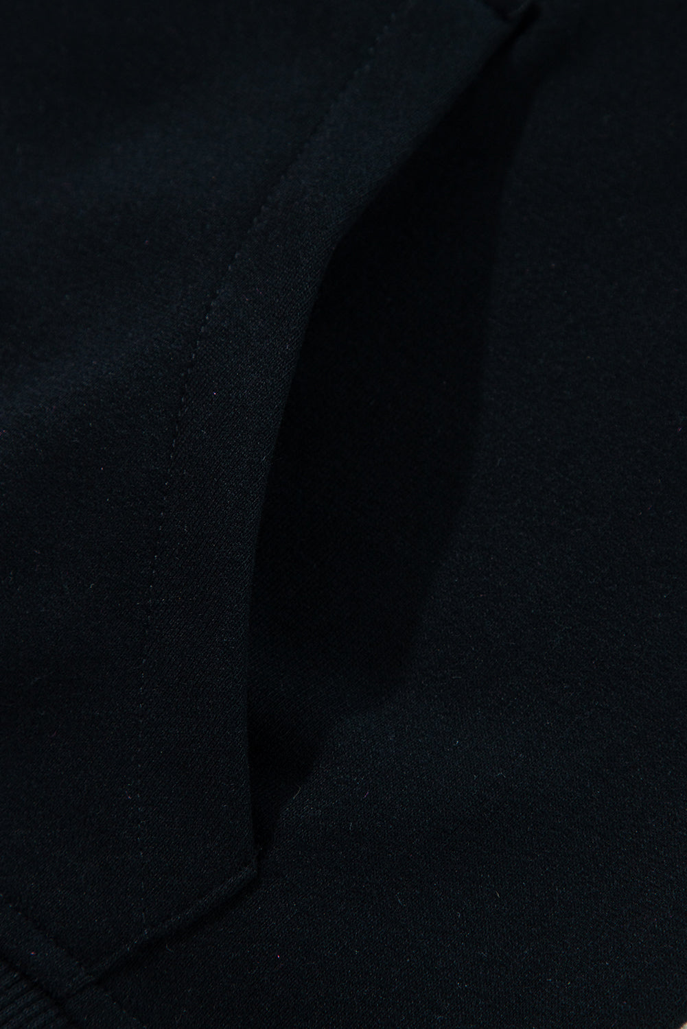 Schwarzes Sweatshirt mit Viertelreißverschluss, Stehkragen und Kängurutasche