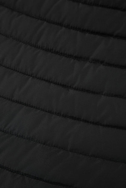 Schwarze, einfarbige Steppjacke mit Reißverschluss