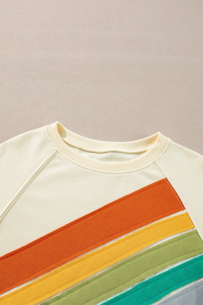 Aprikosenfarbenes Pullover-Sweatshirt mit Regenbogen-Farbblock und Streifen