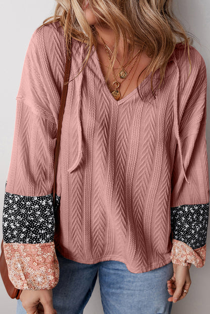 Altrosa Bluse mit V-Ausschnitt und floralem Patchwork-Muster und Kordelzug
