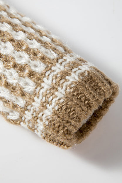 Brauner Pullover mit Streifen, tief angesetzter Schulterpartie und Rundhalsausschnitt