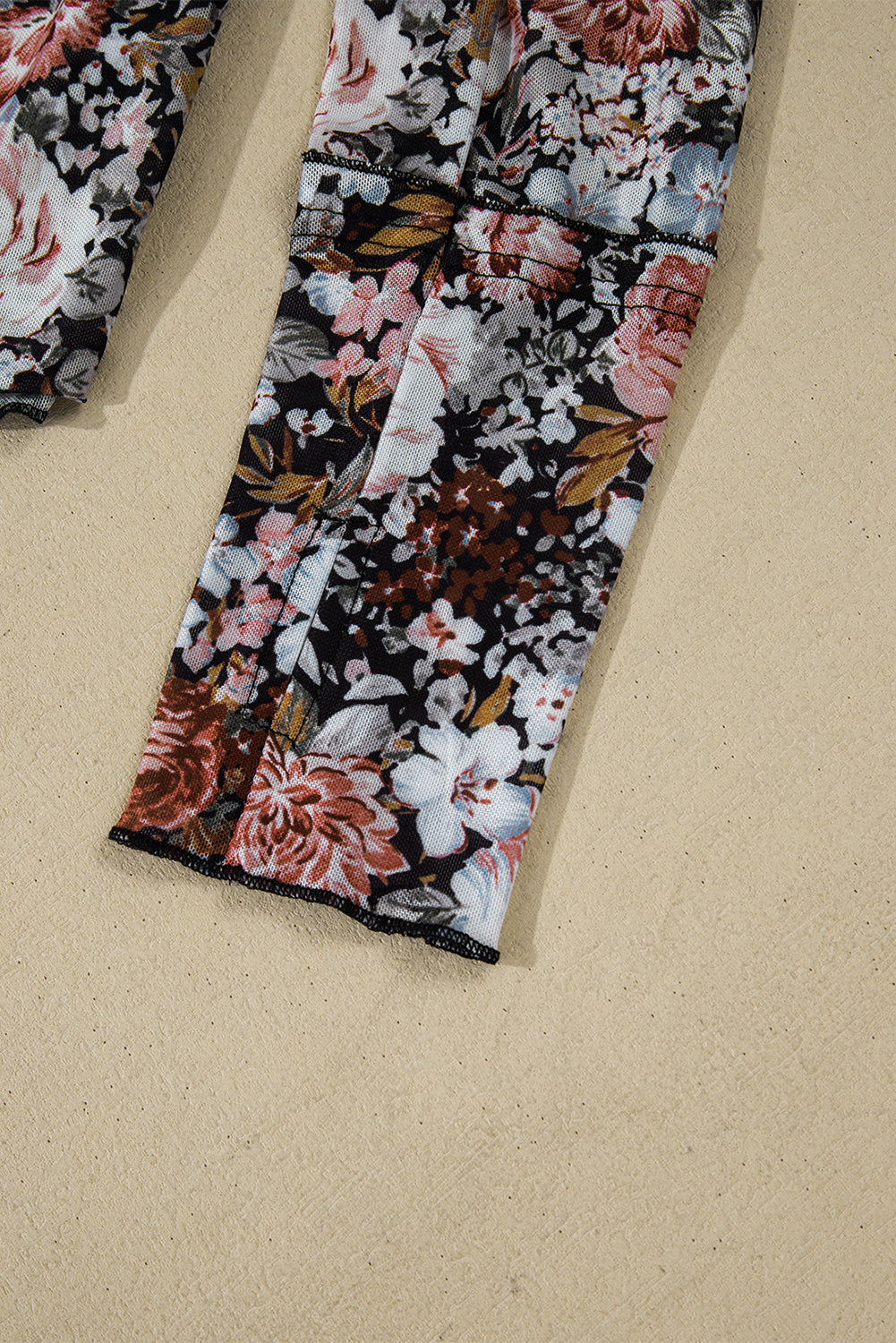 Braune, florale, langärmlige Etui-Bluse aus Netzstoff mit hohem Halsausschnitt