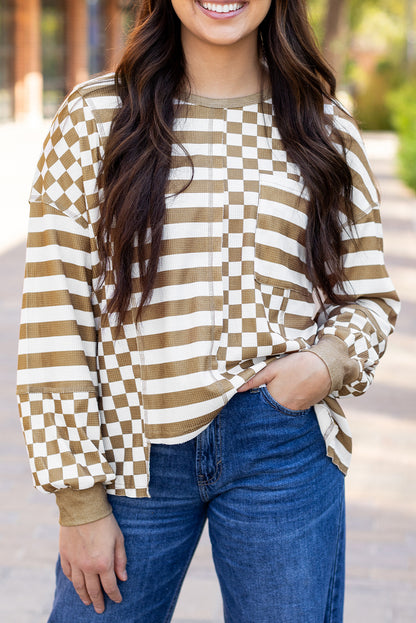 Khakifarbene Bluse mit Schachbrettmuster und Patchwork-Laternenärmeln und Taschen