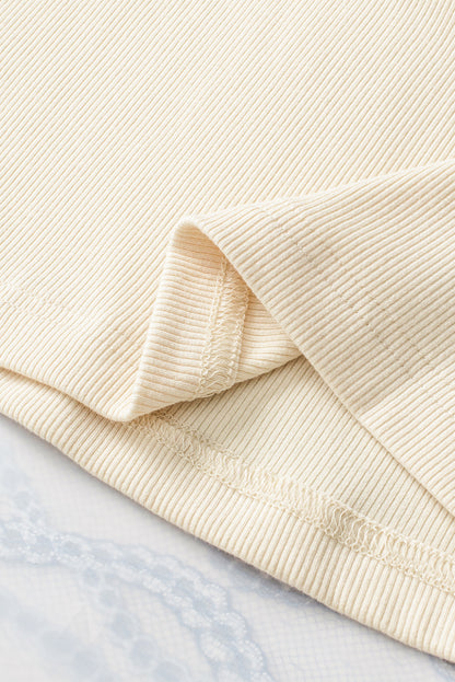 Weiße Paillettenbluse mit Glockenärmeln und Rundhalsausschnitt