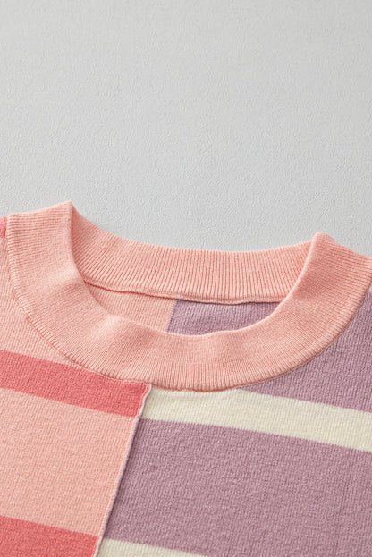 Oversize-Pullover mit rosa Streifen und Colorblock