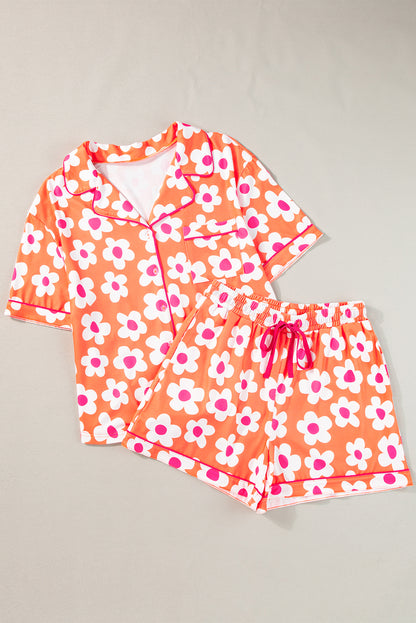 Orangefarbenes Pyjama-Set mit kurzärmligem Hemd und Blumenmuster