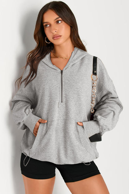 Hellgrauer Oversize-Hoodie mit Kängurutasche und halbem Reißverschluss