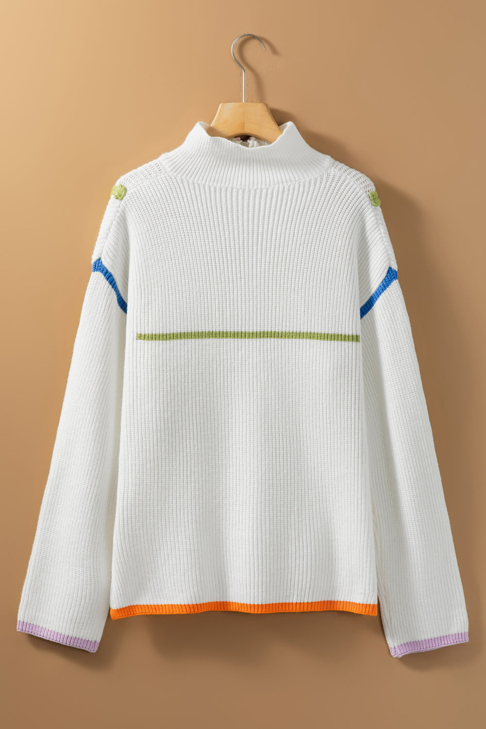 Weißer Pullover mit Viertelreißverschluss und überschnittener Schulterpartie mit buntem Rand