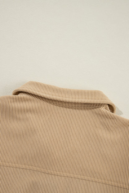 Helles französisches Beige, einfarbige Cord-Shacket mit Rüschen, Klapptasche und Knopfleiste