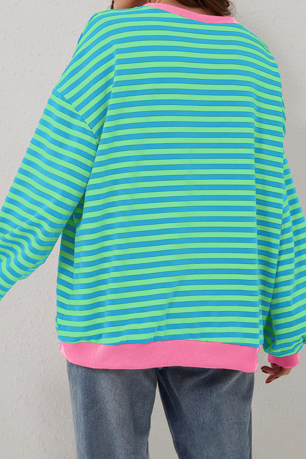 Übergroßes Pullover-Sweatshirt mit himmelblauen Streifen und Kontrastbesatz