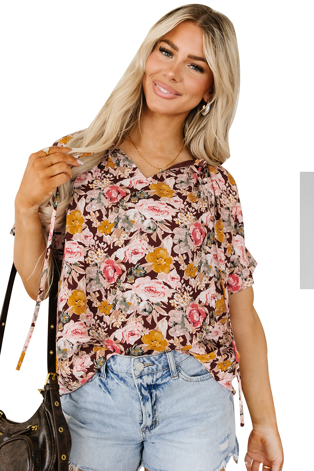 Rosa Bluse mit Blumenmuster und Ballonsaum und Schlitz am Ausschnitt