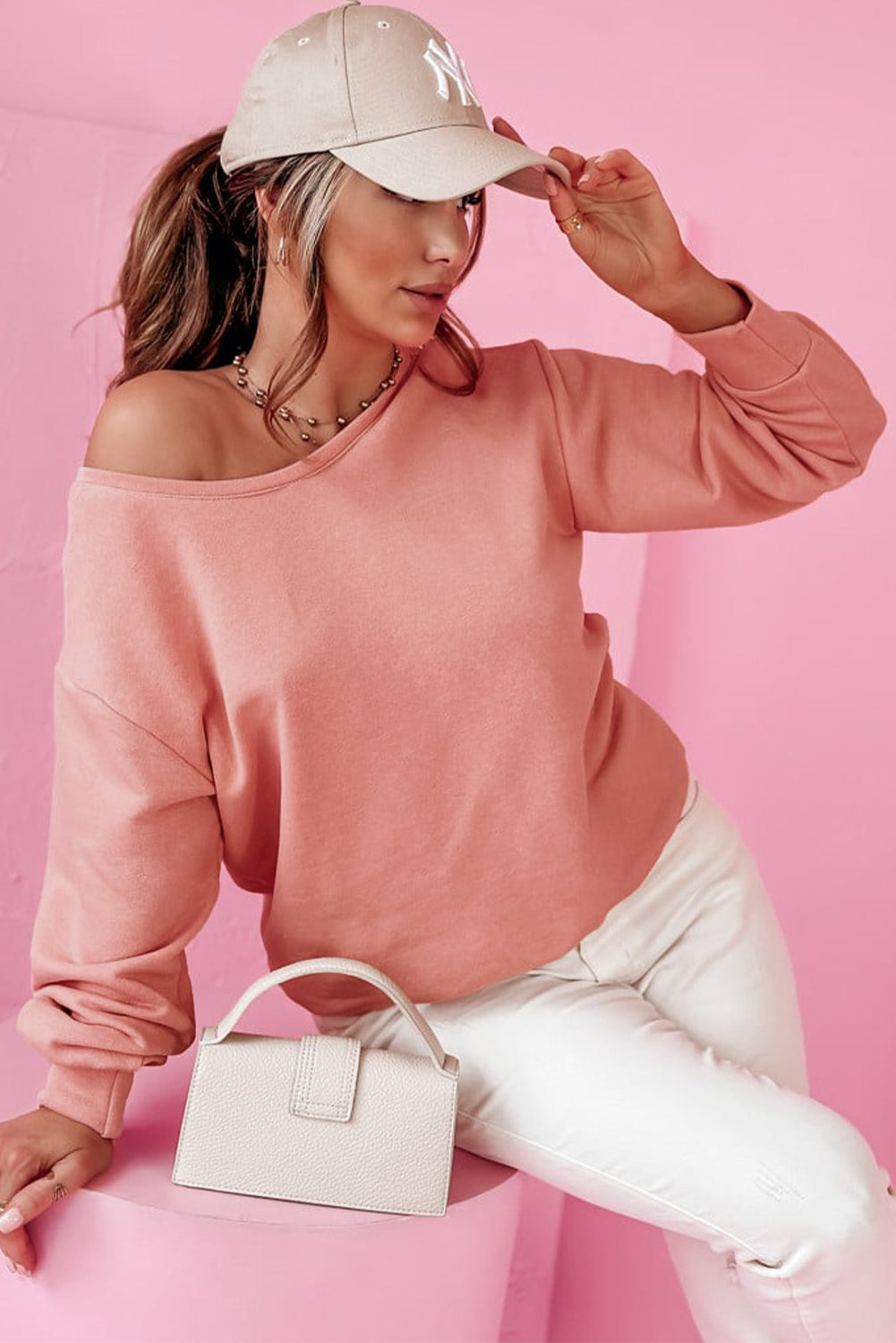 Hellbraunes Sweatshirt mit Rundhalsausschnitt und Schleife