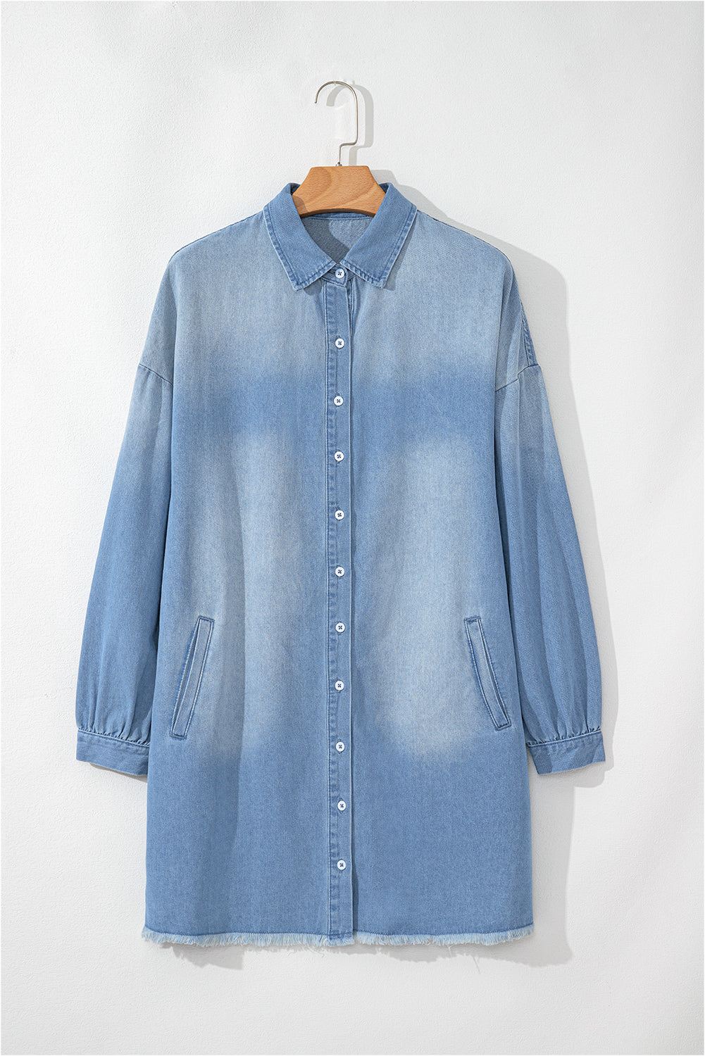 Beau Blue Risen Hemdblusenkleid aus mittelverwaschenem Denim