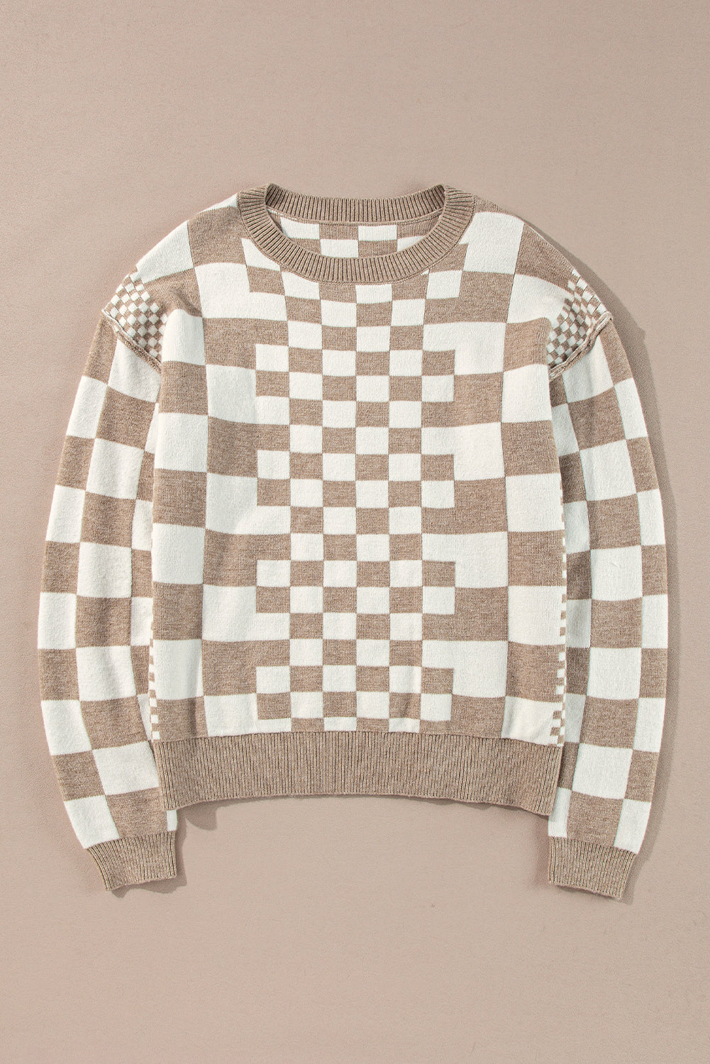 Khakifarbener Pullover mit Karomuster und überschnittener Schulterpartie und Rundhalsausschnitt