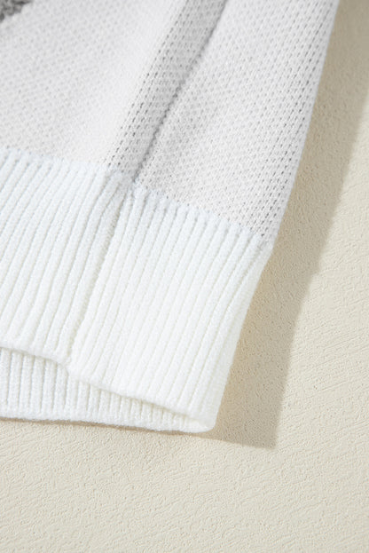 Weißer Pullover mit Stehkragen und halblangem Reißverschluss und Blumenmuster