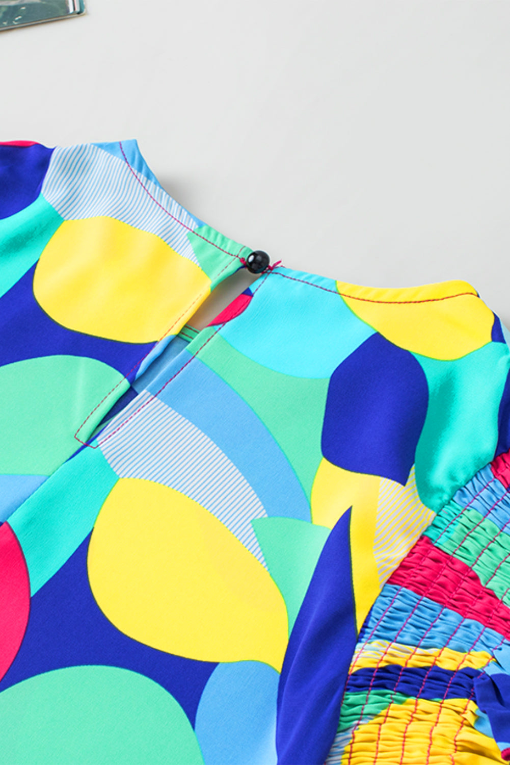 Mehrfarbige Bluse mit abstraktem Print und Rüschenärmeln