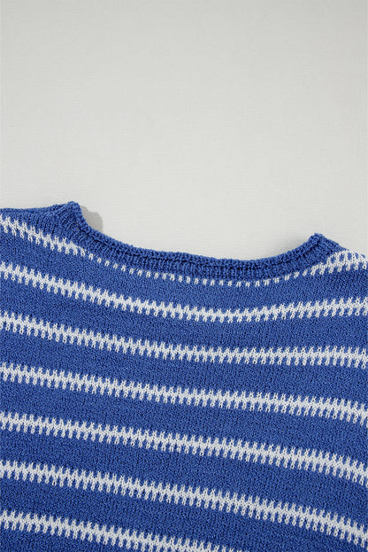 Himmelblauer, gestreifter Freizeitpullover mit überschnittener Schulter