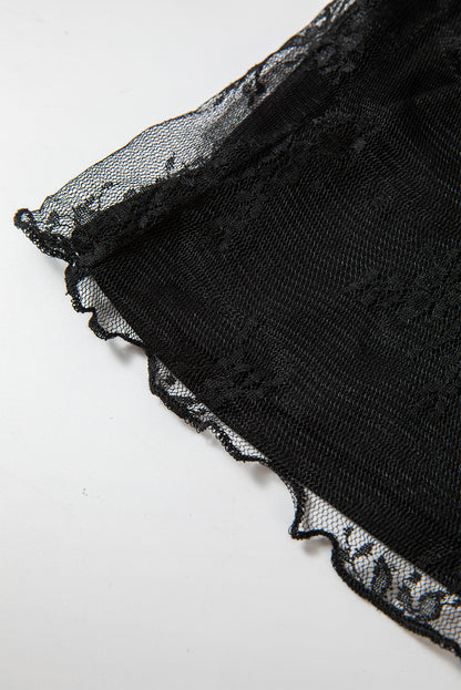 Schwarze, schmal geschnittene Langarmbluse mit Häkel-Spleißen und Spitzennetz