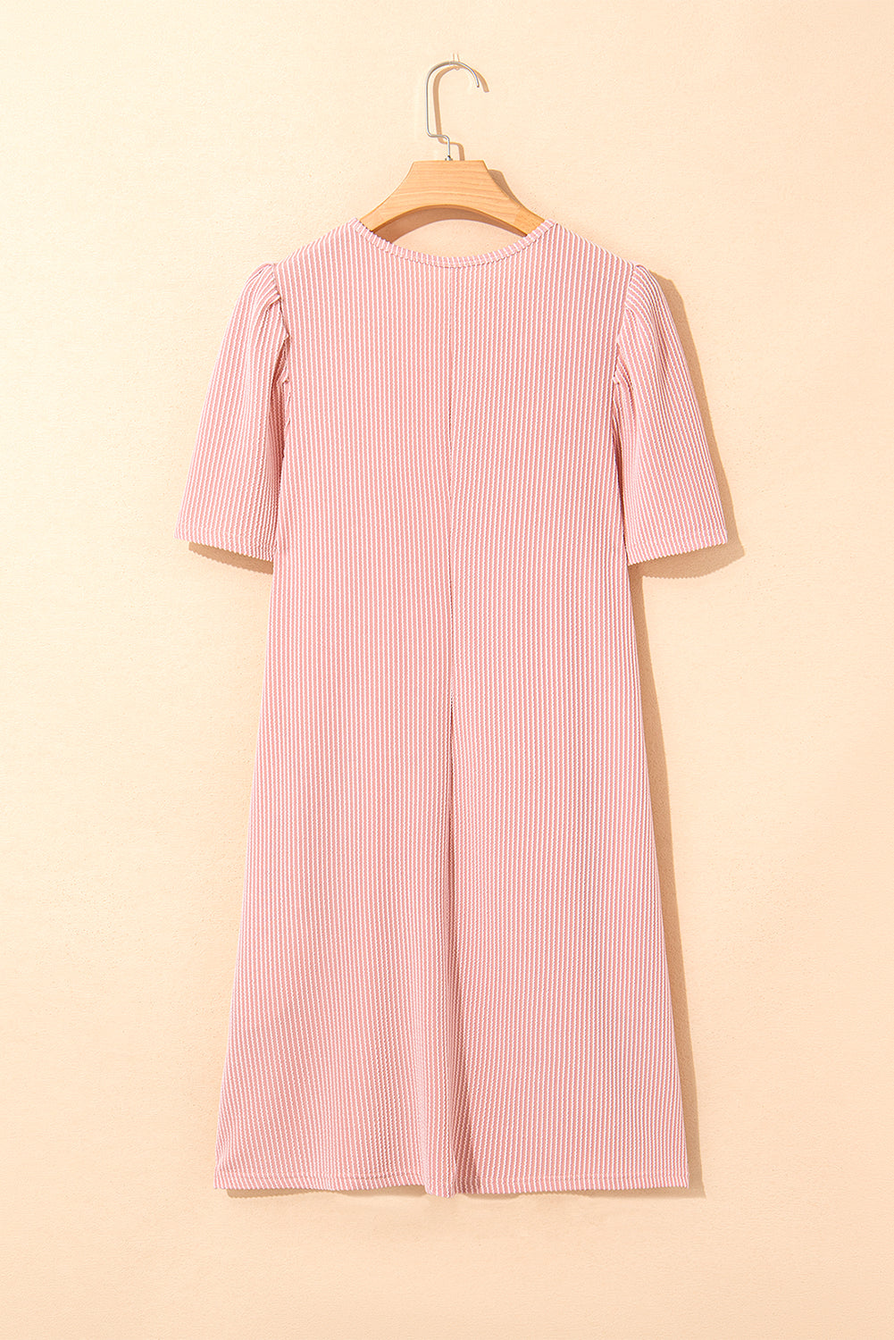 Blossom – Mini-Etuikleid aus Kordelstrick mit Rundhalsausschnitt und Puffärmeln