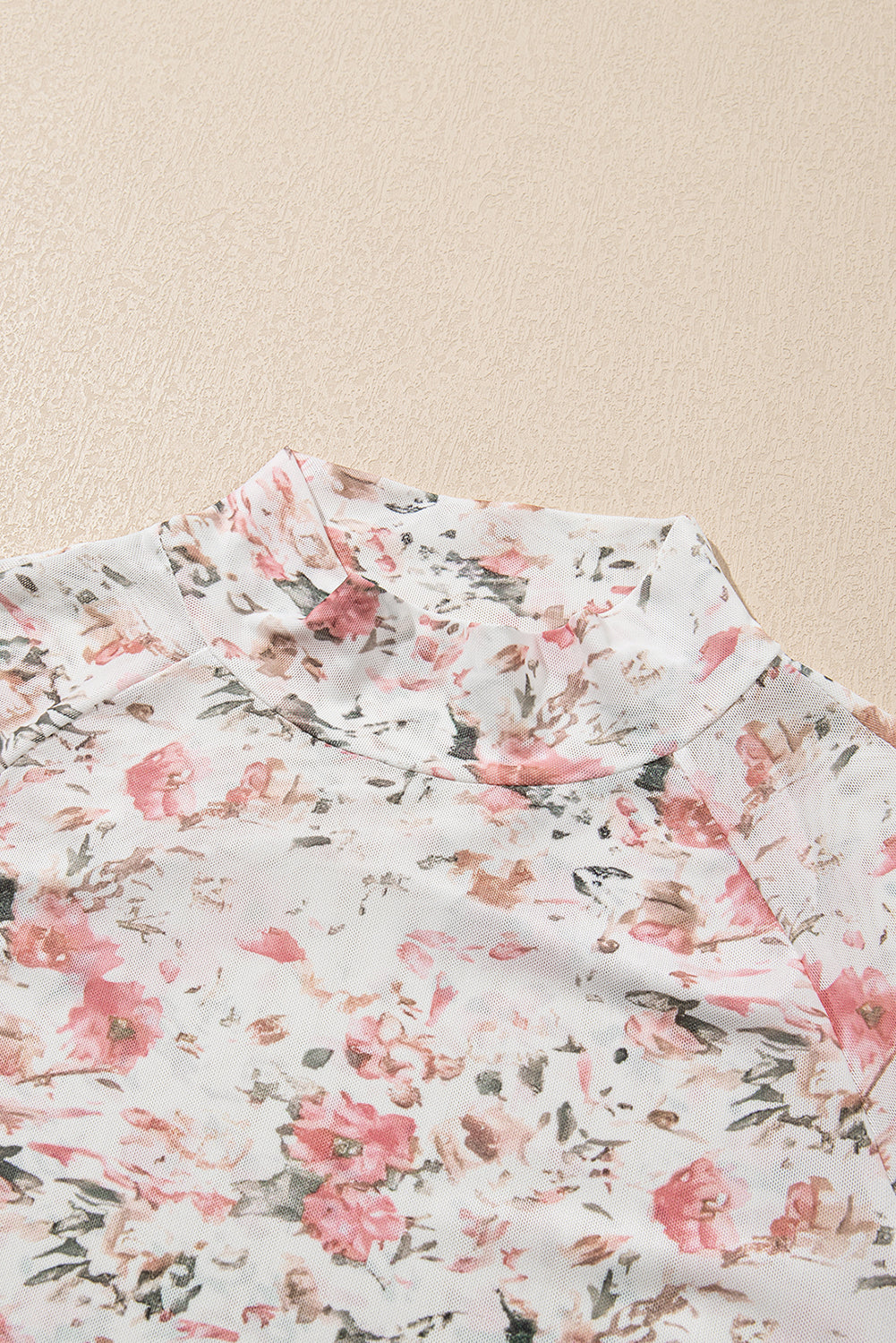 Rosa, geblümte, langärmlige Etui-Bluse aus Netzstoff mit hohem Halsausschnitt