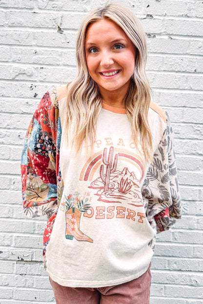 Mehrfarbiges, asymmetrisch bedrucktes Oberteil mit Patchwork-Ärmeln und Peace-Desert-Grafik