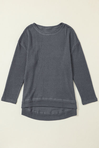 Graues Oversize-Oberteil mit hohen Schlitzen und Waffelstrick