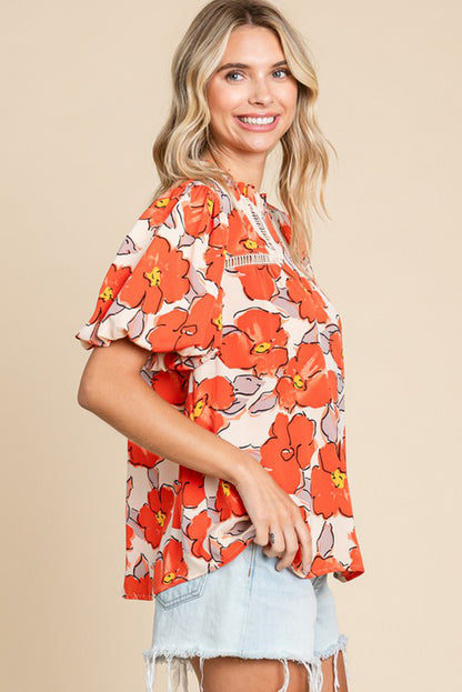 Orangefarbene Bluse mit Blumenmuster, Puffärmeln und Rüschenkragen