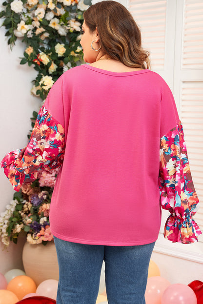 Hellrosa Rippstrick-Plus-Top mit Patchwork-Blumenmuster und Volantärmeln