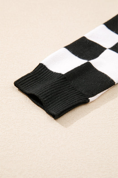 Schwarzer Pullover mit Karomuster und überschnittener Schulterpartie und Rundhalsausschnitt
