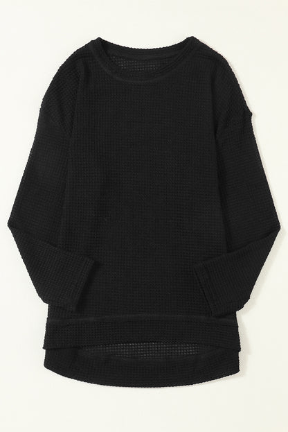 Schwarzes Oversize-Oberteil mit hohen Schlitzen und Waffelstrick