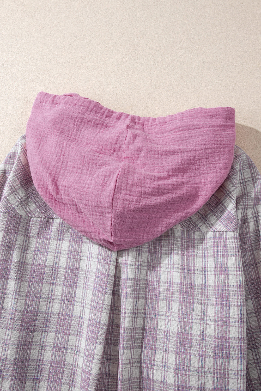 Locker geschnittene Shacket mit Kapuze und Karomuster in Rosa