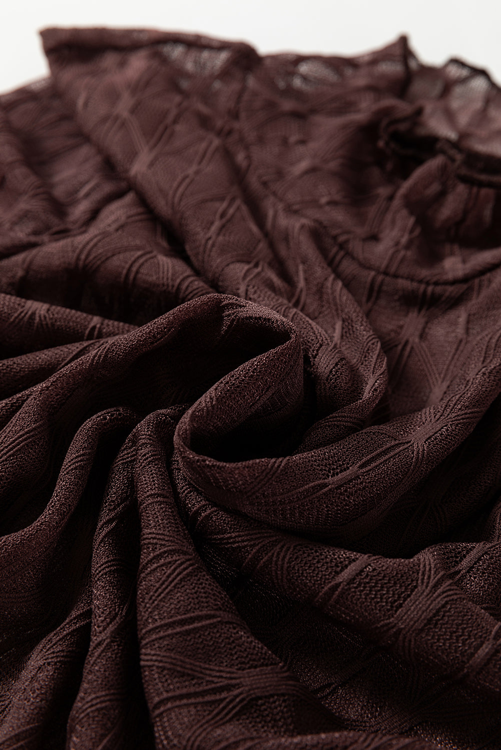 Kaffeebraunes, schmales Langarm-Top mit transparentem Netzstoff und gemustertem Saum