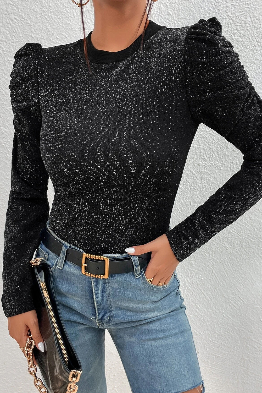 Schwarzes, schmal geschnittenes Strickoberteil mit Gigot-Ärmeln in Metallic-Optik