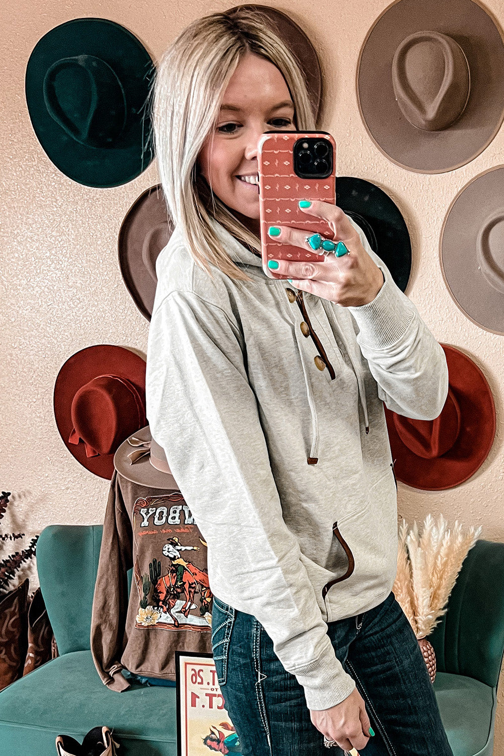 Beigefarbener Henley-Hoodie mit Kordelzug und Kängurutasche