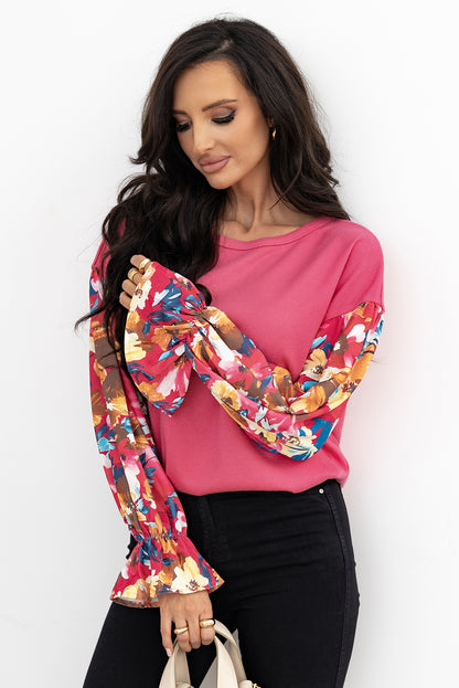 Sachet – Rosafarbenes Oberteil mit Blumen-Patchwork, Rüschenärmeln, Rippstrick und überschnittener Schulter