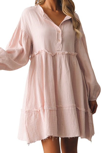 Haferflockenfarbenes, zerknittertes Kleid mit Puffärmeln und ausgestelltem Rock