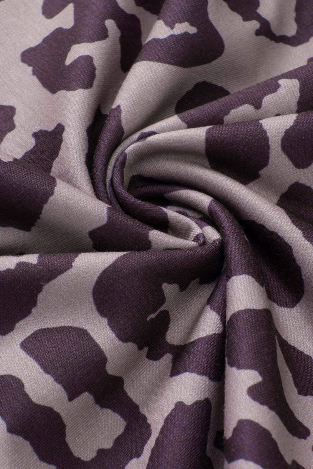 Schwarzes Sweatshirt mit Leoparden-Patchwork und Schlitzen im Bischofsärmel-Stil