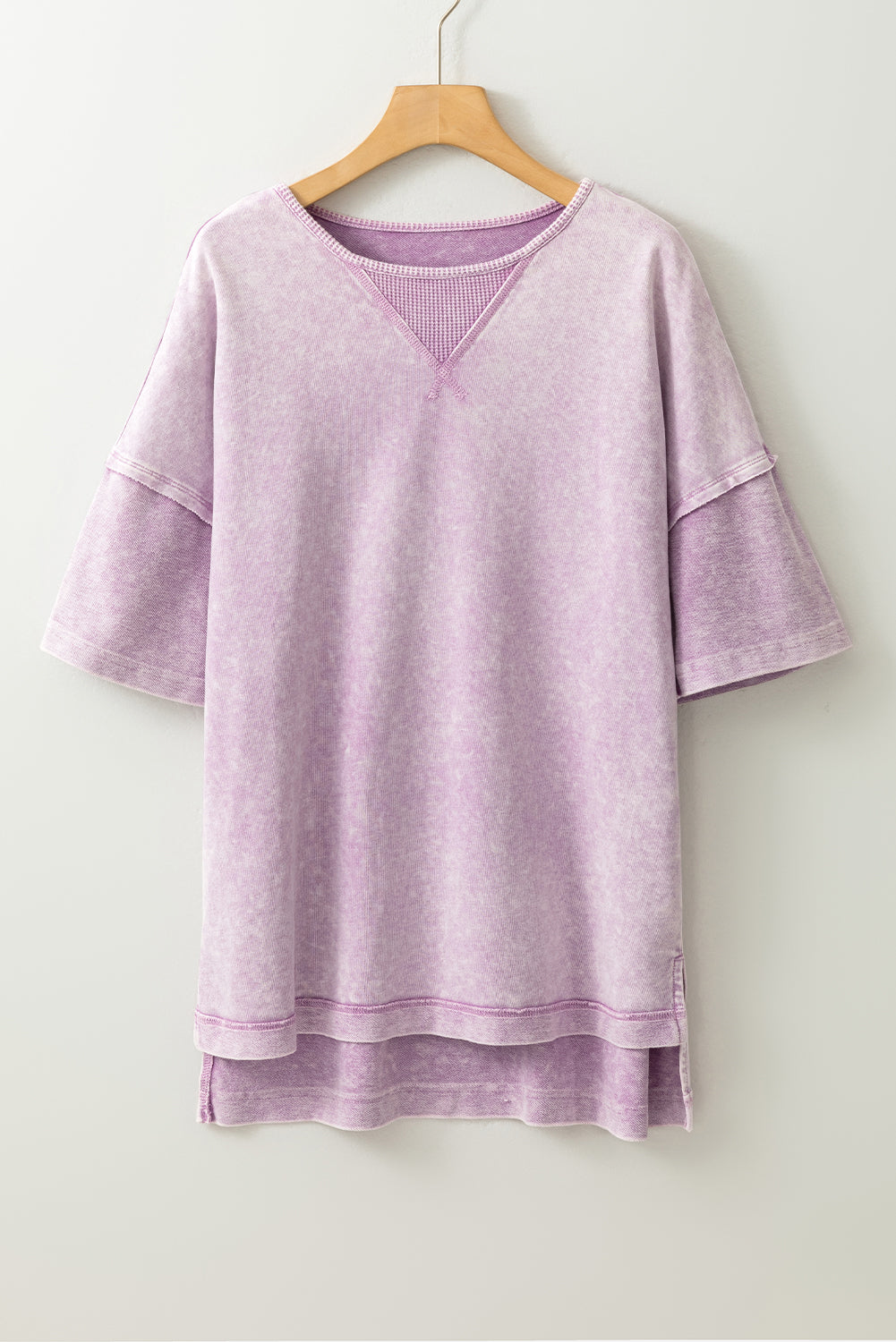 Übergroßes T-Shirt mit sichtbaren Nähten und überschnittener Schulter in Orchid Petal Mineral Wash