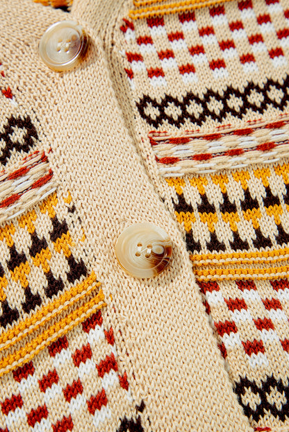 Khakifarbene, kurze Strickjacke mit V-Ausschnitt und Knöpfen