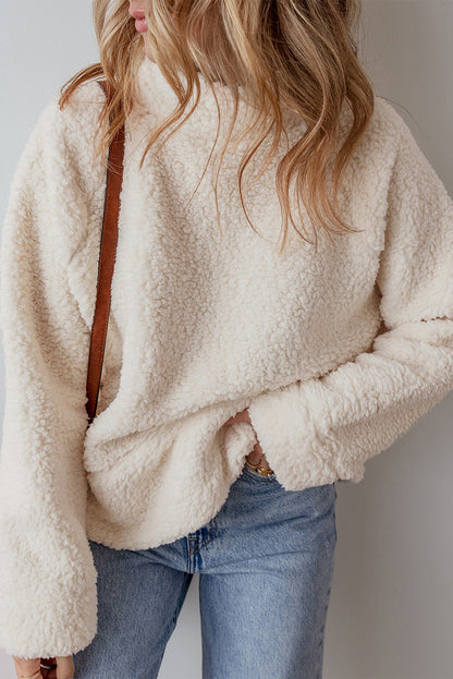 Weißes, einfarbiges Fleece-Sweatshirt mit hohem Kragen und überschnittenen Schultern