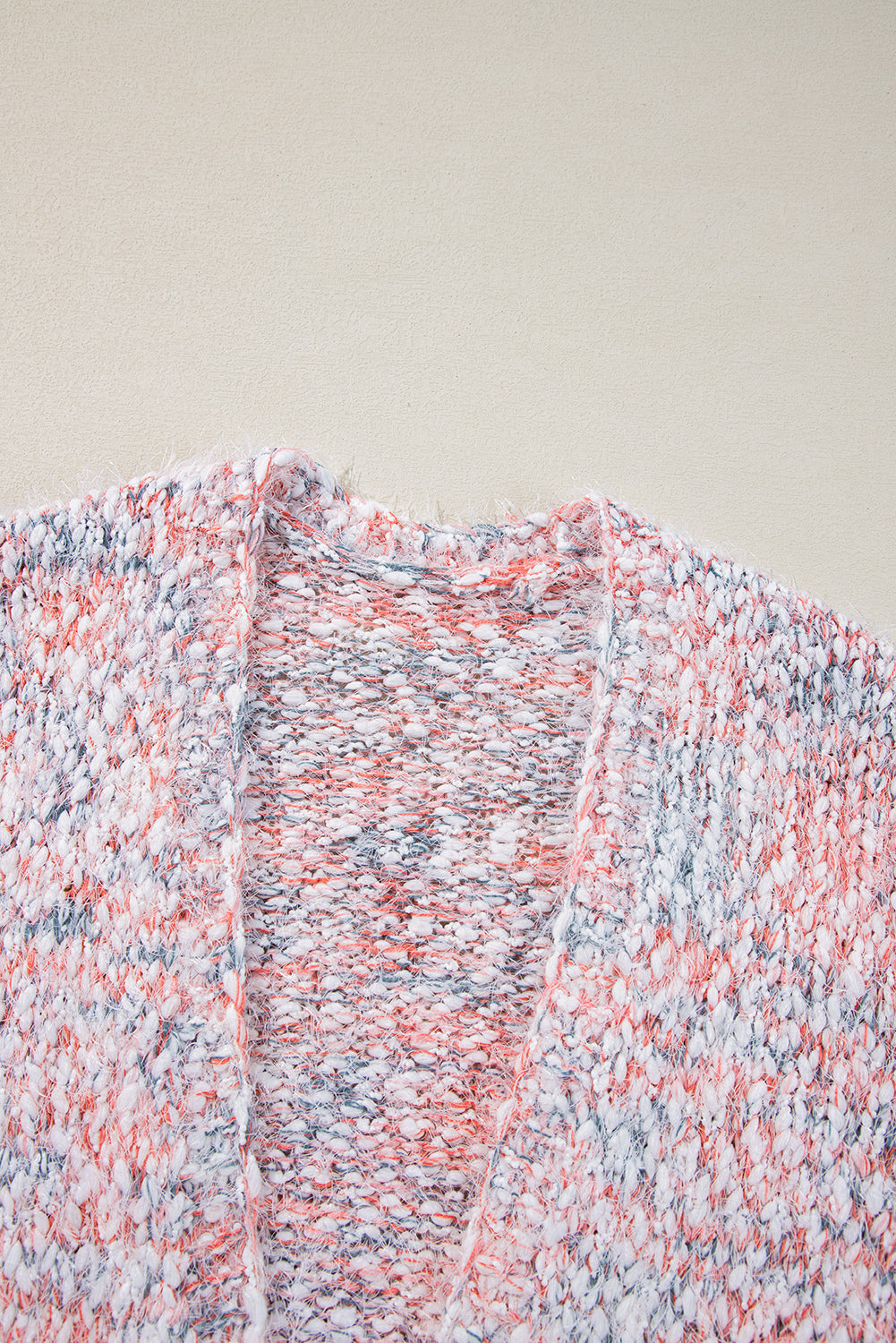 Rosa, mehrfarbige Strickjacke mit offener Vorderseite und Konfetti
