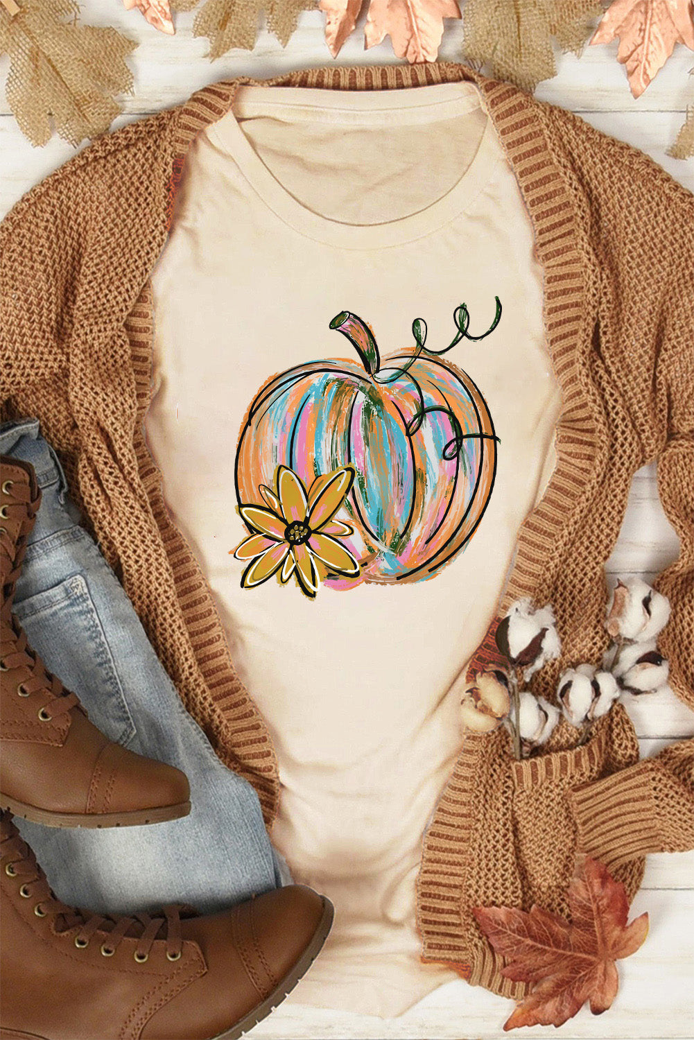 Khakifarbenes T-Shirt mit Kürbis- und Blumengrafik
